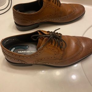 These are nunn bush comfort gel men’s shoes! Men’s size 10 1/2!